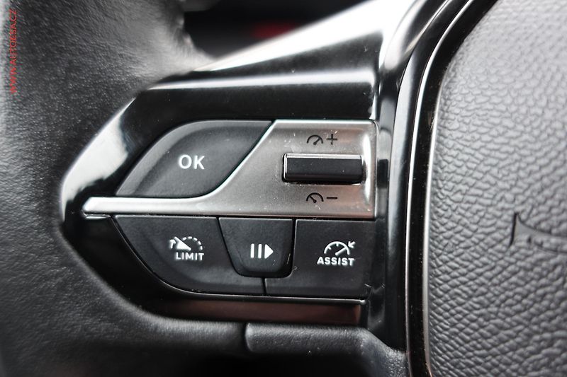 Peugeot 308 (2022) 1.2PT, ČR, Allure - fotka 15 z 21