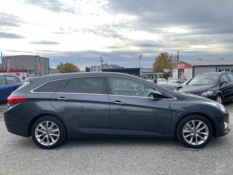 Hyundai i40 1.7CRDi NAVI KAMERA TEMPOMAT - fotka 8 z 46