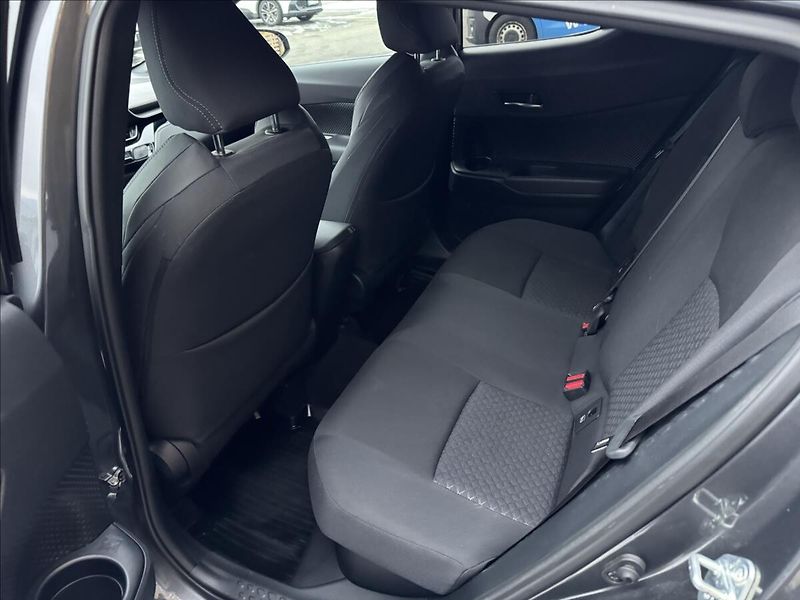 Toyota C-HR 1,8 STYLE - fotka 11 z 17