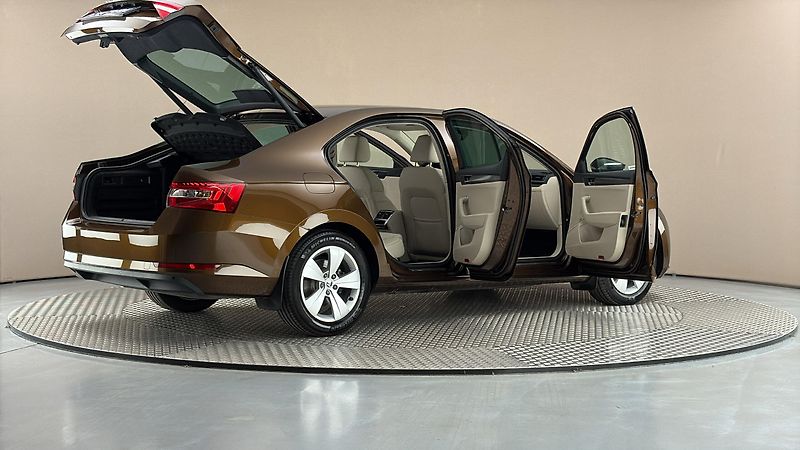 Škoda Superb 1.5 TSI DSG Style - fotka 6 z 30