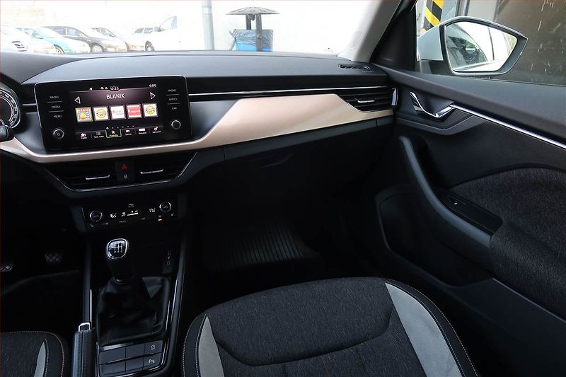 Škoda Kamiq (2023) Style 1.0 TSI - fotka 8 z 18