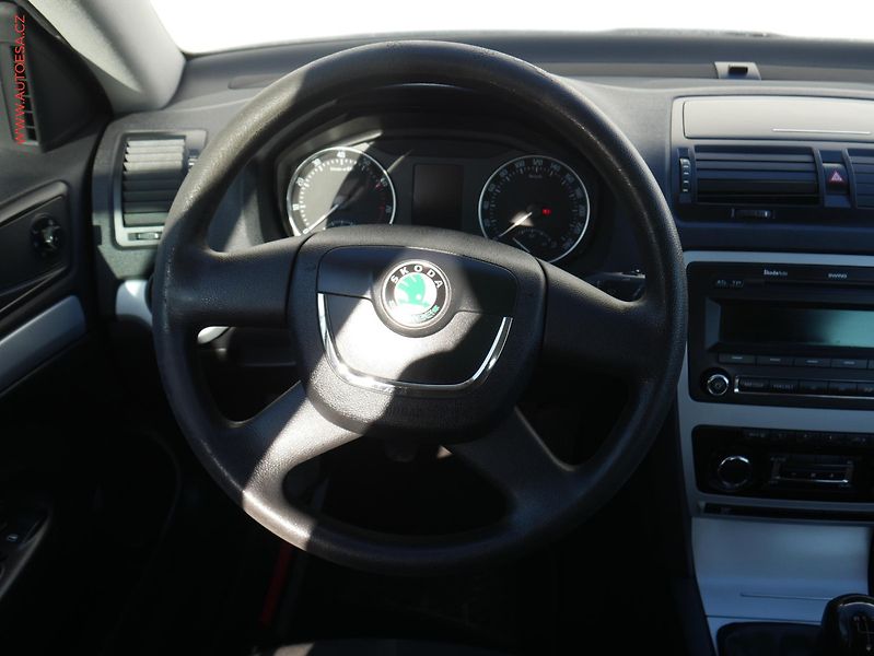Škoda Octavia (2010) 1.4 TSI, Ambiente - fotka 14 z 16
