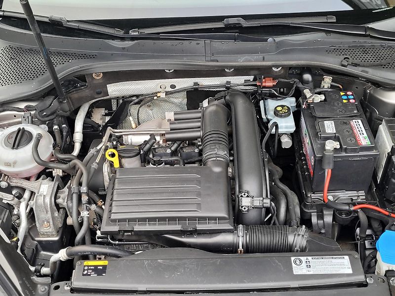 Volkswagen Golf 1,2 TSi LOUNGE 81kW *SERVIS* - fotka 7 z 45