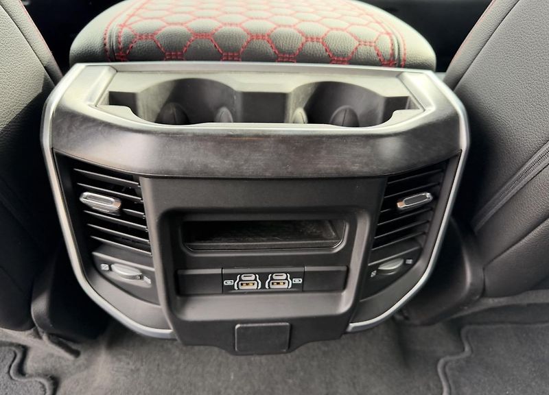 Dodge RAM (2023) +BACKCOUNTRY+AXLE LOCK+HEMI+ - fotka 23 z 23