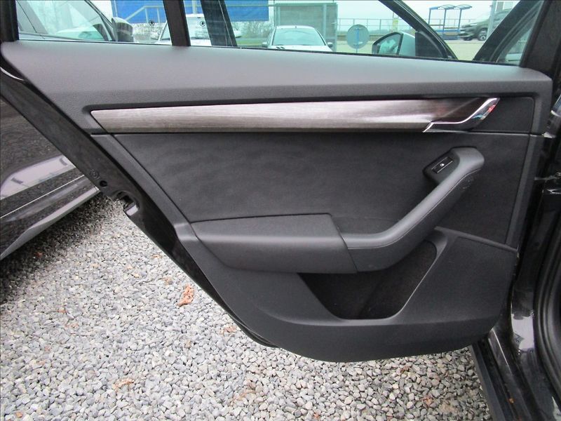 Škoda Octavia Combi 2.0TDi DSG, Scout - fotka 32 z 41