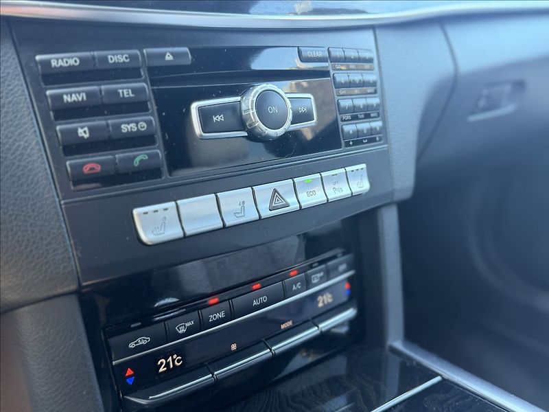 Mercedes-Benz Třídy E 250CDI 4-MATIC NOVÉ V ČR - fotka 15 z 35