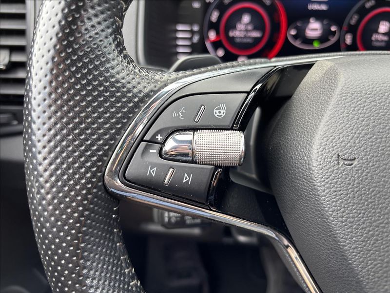 Škoda Karoq 2,0 TDI Sportline DSG ČR - fotka 24 z 41