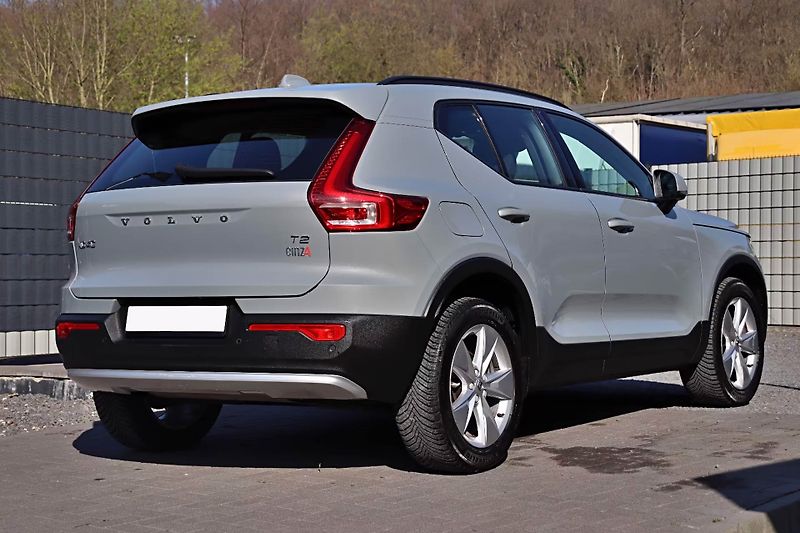 Volvo XC40 T2 Essential Kam LED DAB - fotka 4 z 18