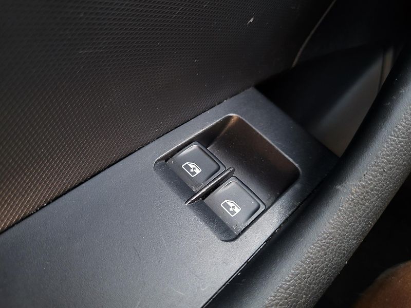 Škoda Rapid 1.0 TSI 81kW AMBITION *ČR - fotka 18 z 43