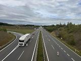 Mobilní zábrany už několik týdnů zpomalují řidiče na D3.