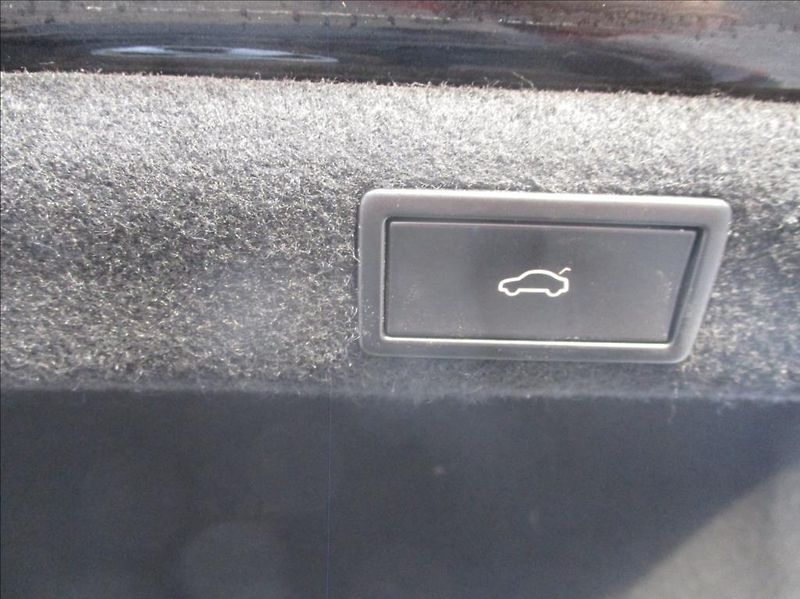 Škoda Superb 2,0 TDI, L&K,serv.historie,CZ - fotka 18 z 46