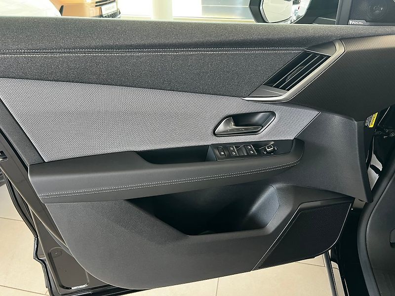 Opel Grandland GS Hybrid 1,2T 145k Automat+ZP - fotka 11 z 30
