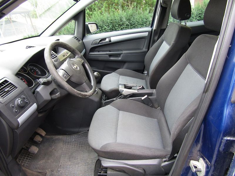 Opel Zafira (2005) 1.6 16V  7 MÍST - fotka 19 z 35