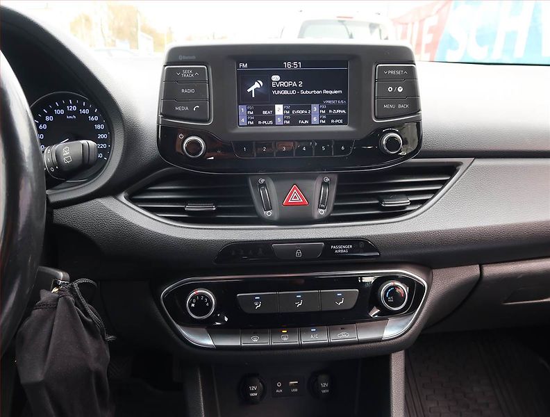 Hyundai i30 (2018) 1.6 CRDi, Tempomat - fotka 12 z 19
