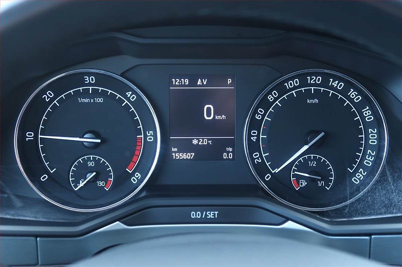 Škoda Superb (2018) 2.0 TDI, 4X4, Automat, Navi - fotka 11 z 24