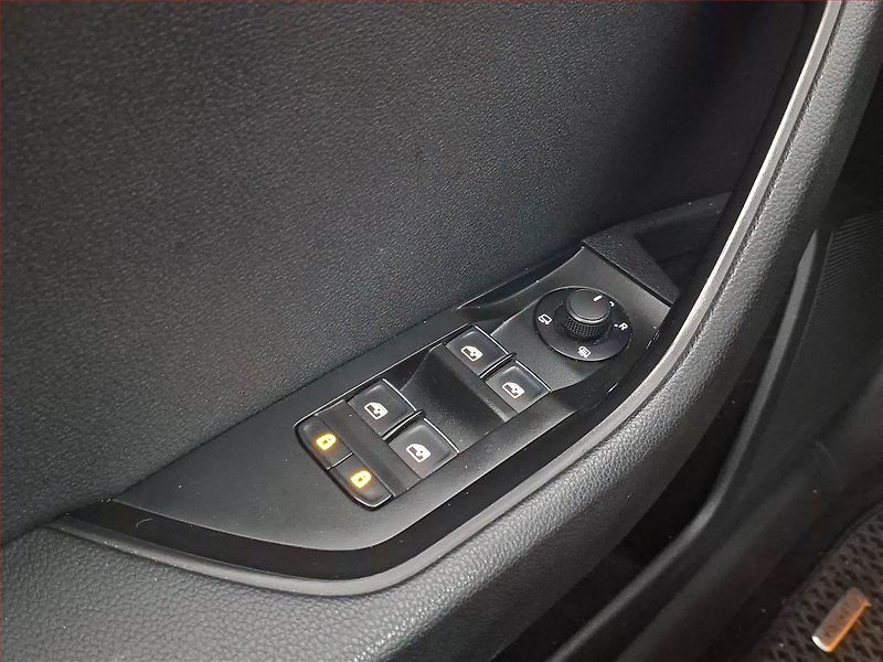 Škoda Superb (2018) 1.6 TDI, Kůže, Navi, Tempomat - fotka 20 z 21