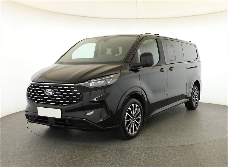Ford Tourneo Custom (2025) 2.0 EcoBlue, TITANIUM, 4x4 - fotka 2 z 19