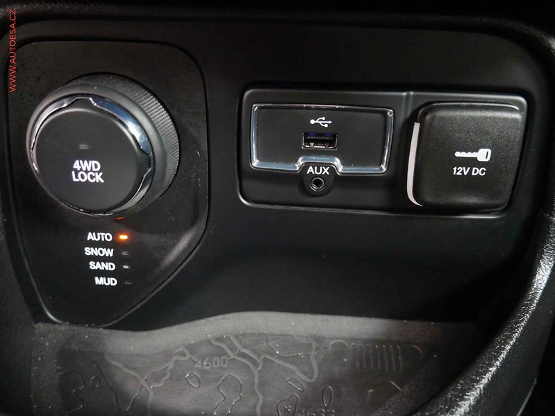 Jeep Renegade (2015) 2.0 CRD 4x4, 2.maj,ČR, AC - fotka 23 z 24