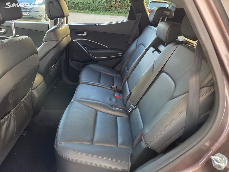 Hyundai Santa Fe (2014) 2.2 CRDI Aut 4x4 Max Výbava - fotka 18 z 33