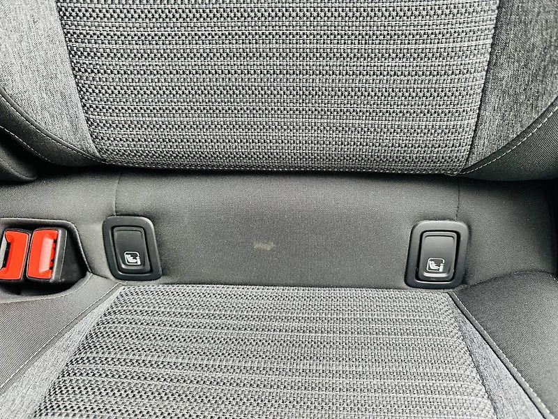 Škoda Superb Combi Selection 2,0TDI 110kW D - fotka 24 z 34