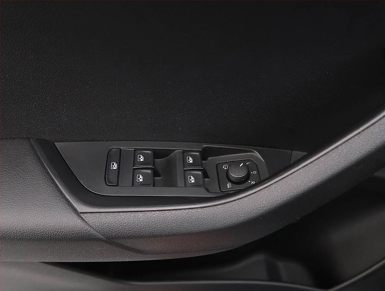 Škoda Karoq (2022) Ambition Plus 1.0 TSI - fotka 26 z 26