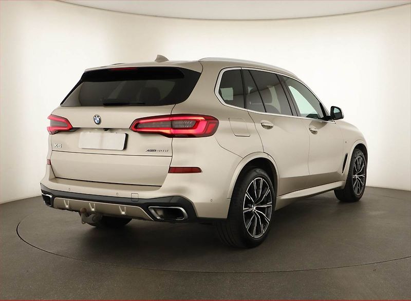 BMW X5 (2019) xDrive30d - fotka 5 z 20