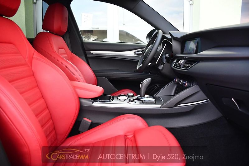 Alfa Romeo Stelvio 2.0T 16V 206kW VELOCE AT8 Q4 - fotka 13 z 49