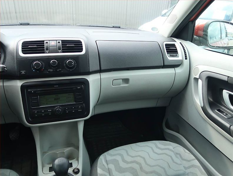 Škoda Fabia (2009) Ambition 1.2 12V, po STK - fotka 8 z 14