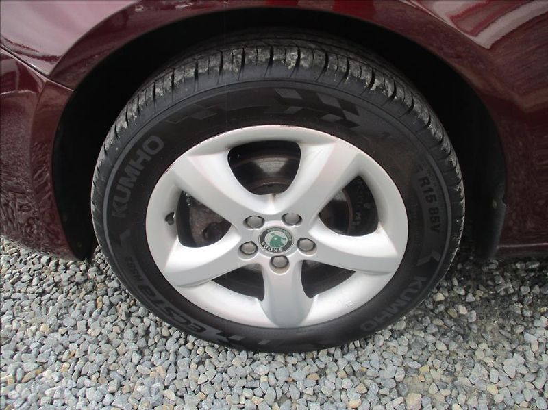 Škoda Fabia 1,2 TSI, digi klima, serviska, - fotka 23 z 32