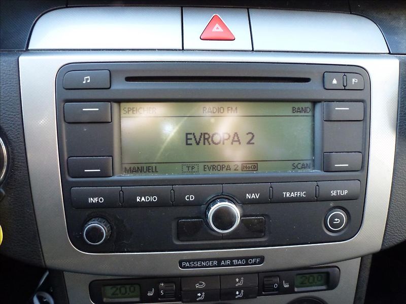 Volkswagen Passat 2,0 TDi  Comfort - fotka 33 z 49