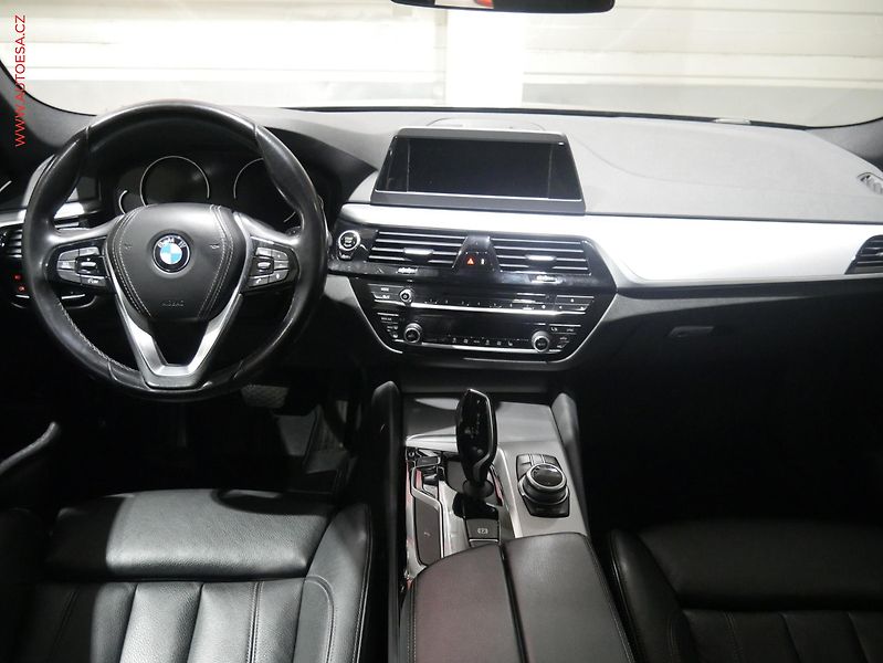 BMW Řada 5 (2017) 2.0d 520xd, AT, LED, panor - fotka 8 z 24