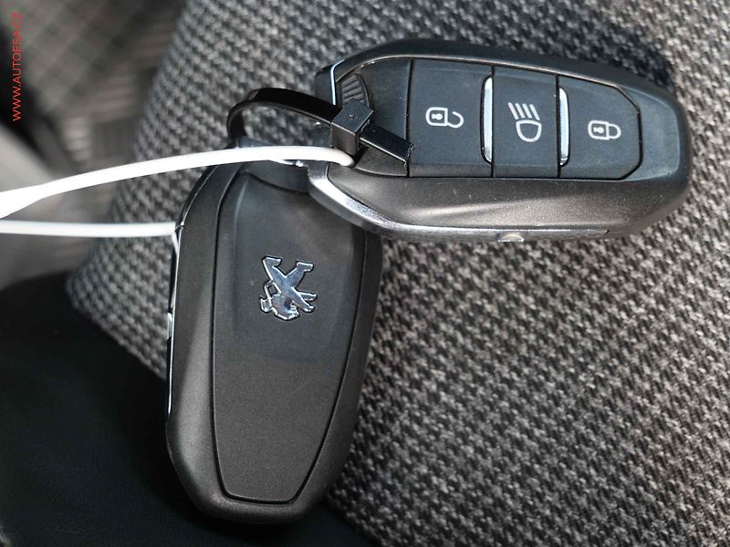 Peugeot 5008 (2018) 2.0HDi, AT, LED, kamera - fotka 28 z 28
