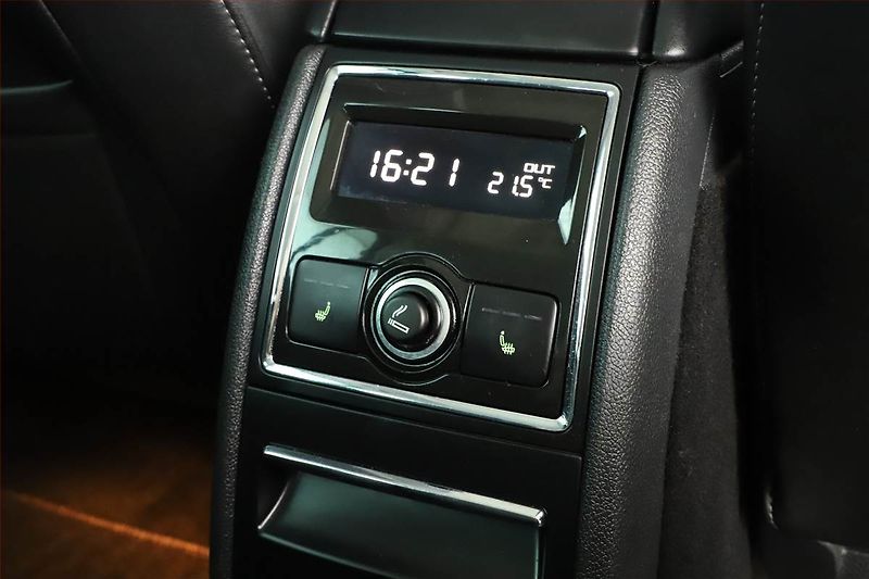 Škoda Superb (2015) Style 1.6 TDI, Kůže, Navi - fotka 14 z 17