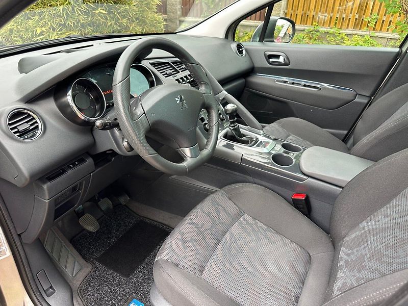 Peugeot 3008 (2011) 1.6Thp 115kw - fotka 12 z 27
