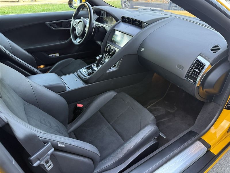 Jaguar F-Type 5,0 R-DYNAMIC P450 RWD - fotka 18 z 19