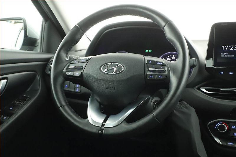 Hyundai i30 (2024) Family Smart 1.0 T-GDI - fotka 19 z 21