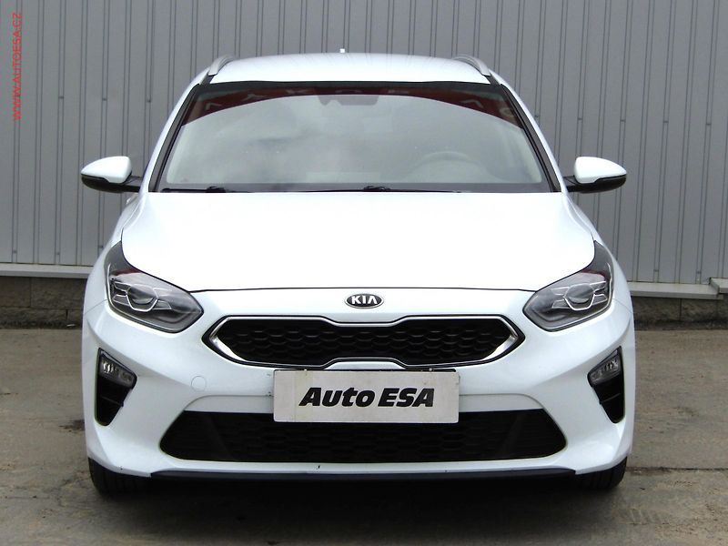 Kia Ceed (2021) 1.4 T-GDi, 2.maj,ČR, AT, LED - fotka 2 z 18