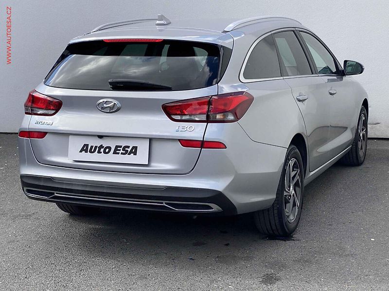 Hyundai i30 (2023) 1.5 DPi, 2.maj,ČR, Smart - fotka 4 z 18