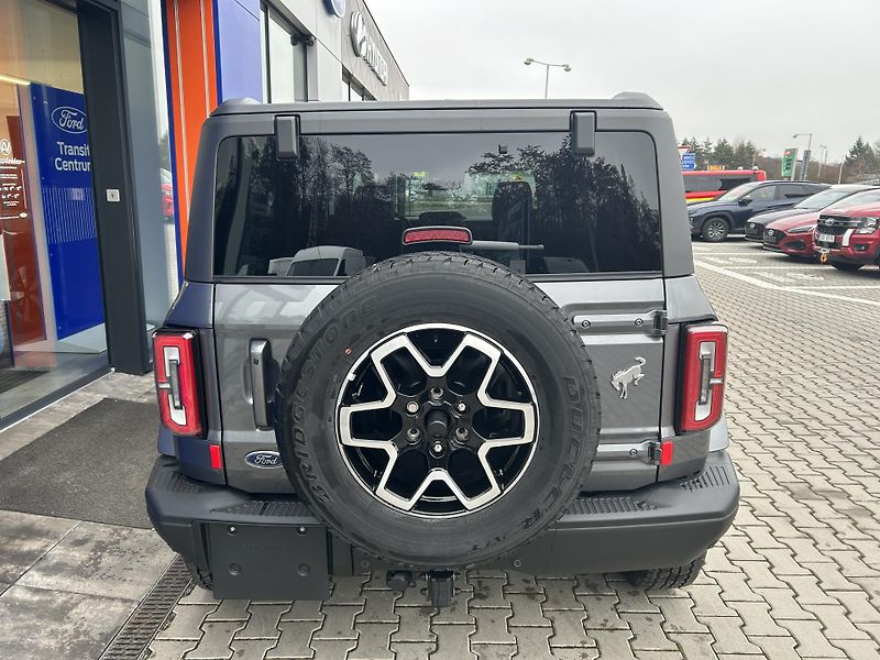 Ford Bronco 2.7 EcoBoost 246kW OUTER BANKS - fotka 7 z 37
