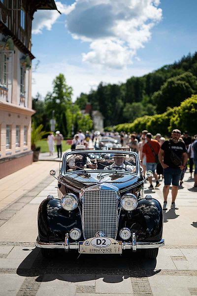 Automobilové skvosty byly k vidění v sobotu v lázeňském městě, kde se při závěru akce Concours d’Elegance Luhačovice 2026 představilo více než 50 historických automobilů z několika evropských zemí.