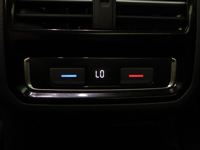 Volkswagen Passat 1.4 TSI 110kW LED DSG Tažné - fotka 22 z 29