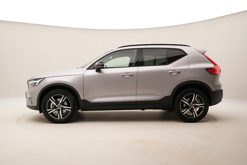 Volvo XC40 (2026) B4 AUT DARK PLUS - fotka 9 z 54