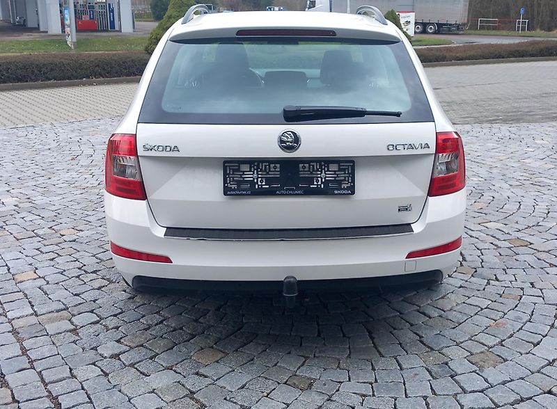 Škoda Octavia 1.4 TSI Ambition 103kW - fotka 5 z 26