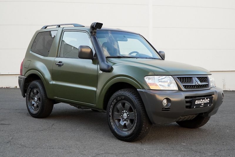 Mitsubishi Pajero 3.2 Di-D 4x4 AUTOMAT - fotka 2 z 32