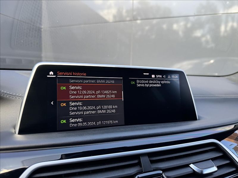 BMW Řada 7 3,0 740Ld xDrive M-Paket AT DP - fotka 28 z 45