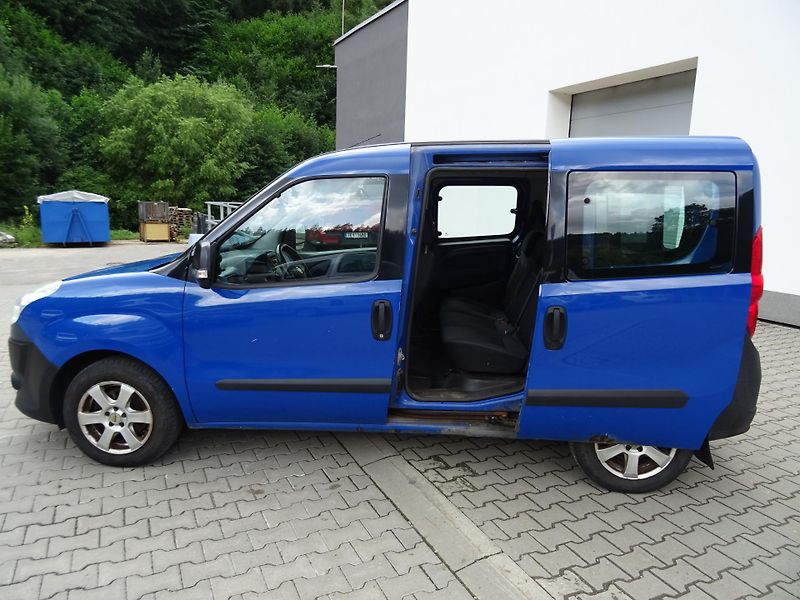 Fiat Dobló (2011) 1.3 JTD 66kw MAN5 - fotka 5 z 24