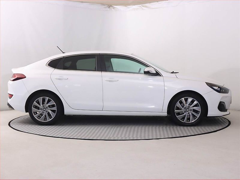 Hyundai i30 (2018) Family 1.4 T-GDI, Automat - fotka 6 z 20