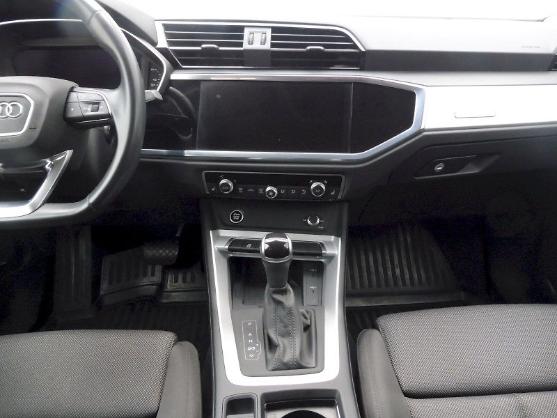 Audi Q3 (2023) 35 TFSI 110kW S-tronic, S-line - fotka 11 z 26