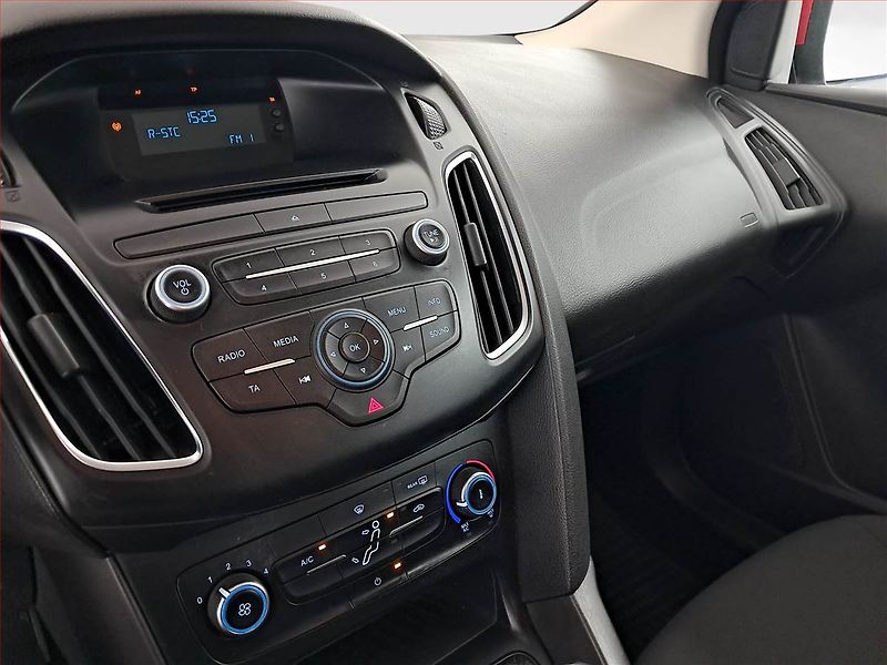 Ford Focus (2018) 1.6 i - fotka 12 z 16