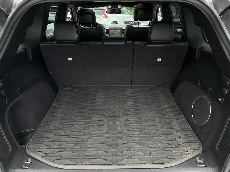 Jeep Grand Cherokee Overland, 1. maj. TZ,PANO,DPH - fotka 11 z 25
